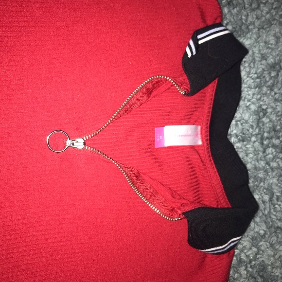 Nice red vintage- ish top - Picture 2 of 3